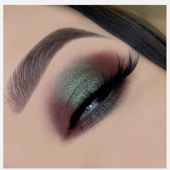 Violet Voss Olive You Forever Eyeshadow Palette - Picture 3 of 5